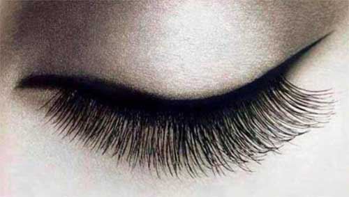Exaggerated eyelashes